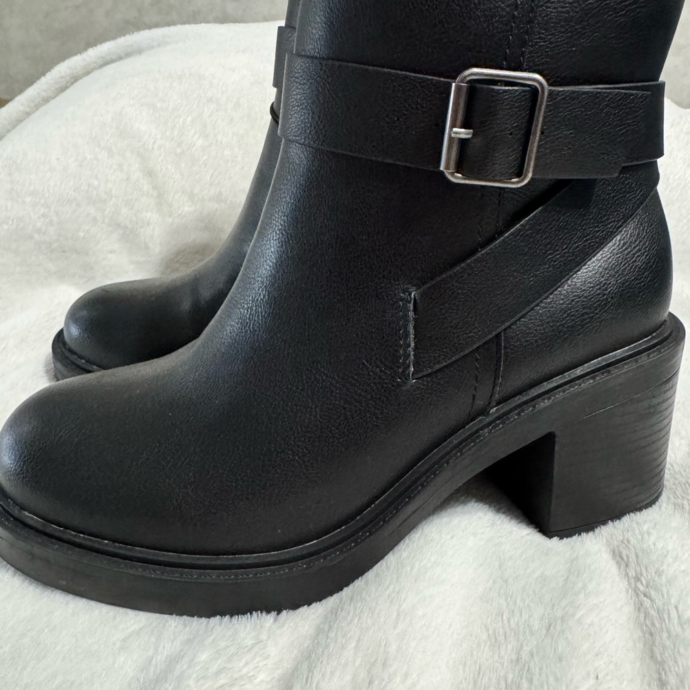 Torrid black block heel ankle boots size 7.5w
